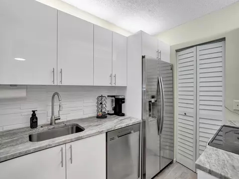 2907 NE 8th Ter #105, Oakland Park, FL 33334