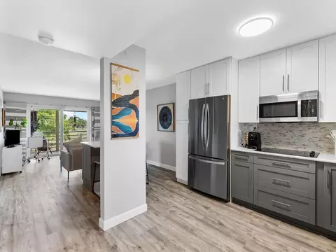 9581 Sunrise Lks #301, Sunrise, FL 33322