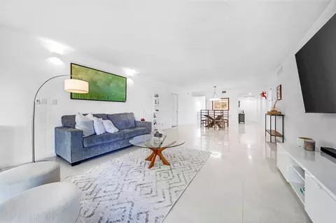 901 Cypress Grove Dr #202, Pompano Beach, FL 33069