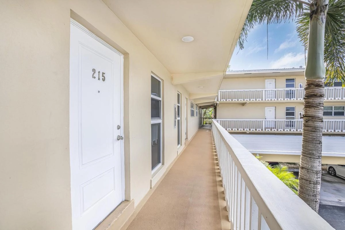 1200 SW 12th St Unit 215  