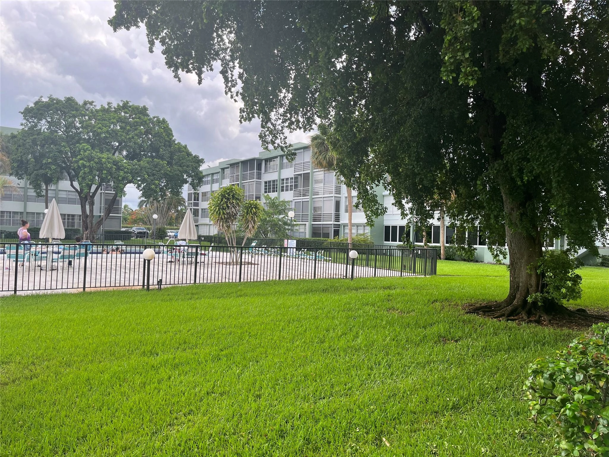 2771 Taft St Unit 105  