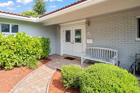 7137 E Tropical Way, Plantation, FL 33317