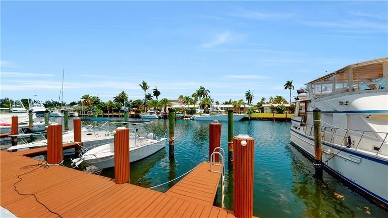 1501 SE 15th St Unit 1-4  