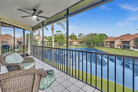 5791 Coach House Cir #H, Boca Raton, FL 33486