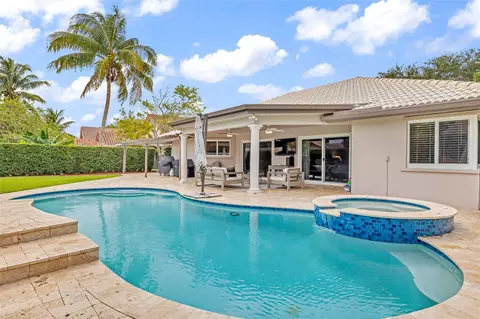 9185 Old Orchard Rd, Davie, FL 33328