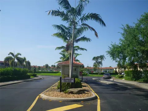 902 Twin Lakes Dr #902, Coral Springs, FL 33071