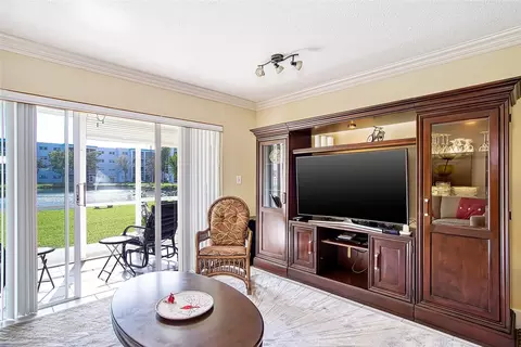 600 NE 2nd St #113, Dania Beach, FL 33004