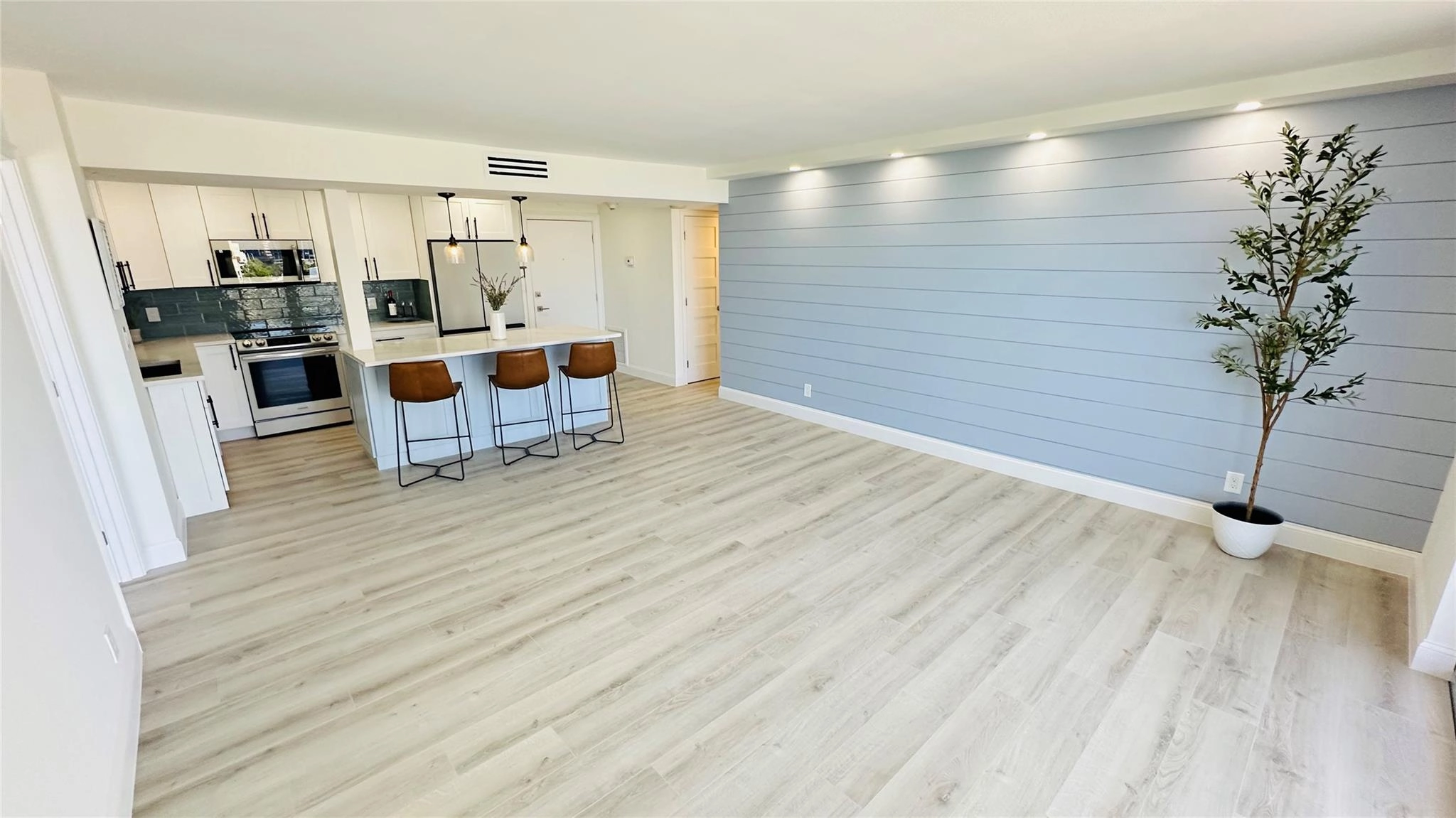 1 Las Olas Cir Unit 815