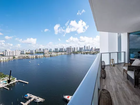 17211 Biscayne Blvd #SLIP 110, North Miami Beach, FL 33160