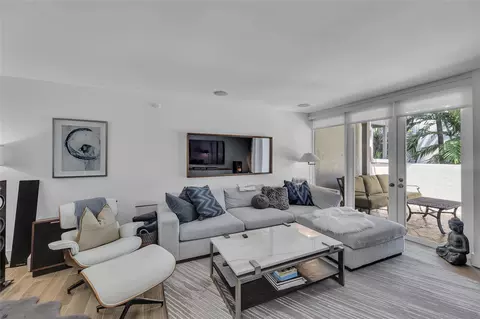 652 Kensington Pl #14A, Wilton Manors, FL 33305