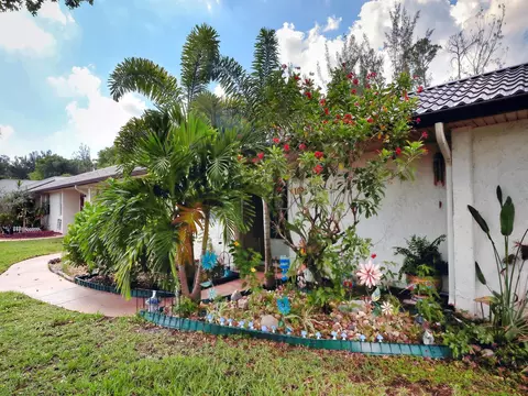 102 Lake Olive Dr #102, West Palm Beach, FL 33411