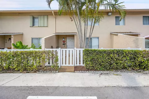 1727 NW 80th Ave #E, Margate, FL 33063