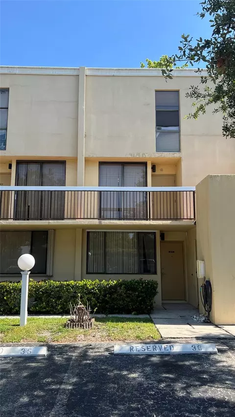8711 SW 30th St #106, Davie, FL 33328