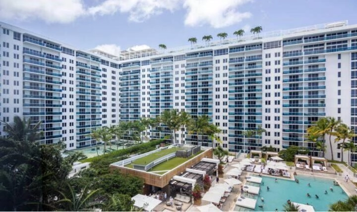 2301 Collins Ave Unit 422  