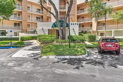 9575 Weldon Cir #209, Tamarac, FL 33321