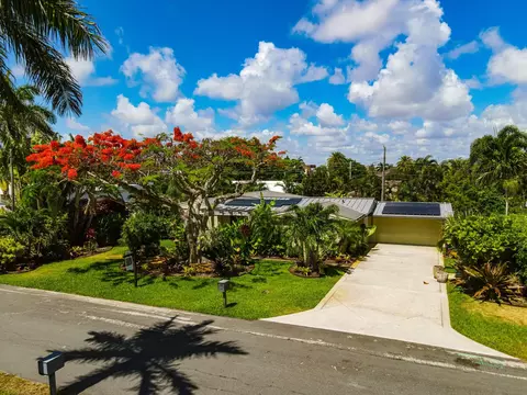 2433 NE 26th Ave, Fort Lauderdale, FL 33305