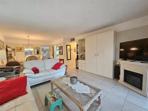 2871 Somerset Dr #205, Lauderdale Lakes, FL 33311