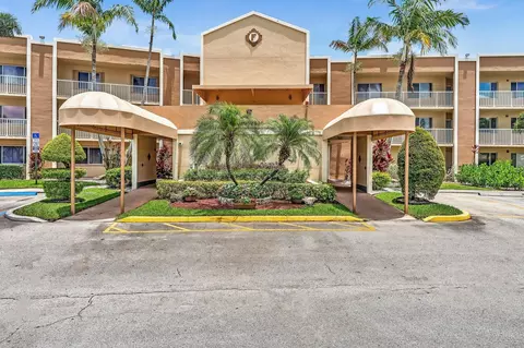 7340 N Devon Dr #111, Tamarac, FL 33321