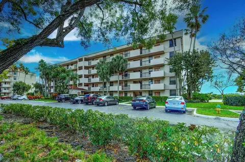2767 Carambola Cir S #302, Coconut Creek, FL 33066
