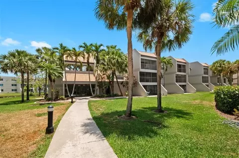 230 Lakeview Dr #111, Weston, FL 33326