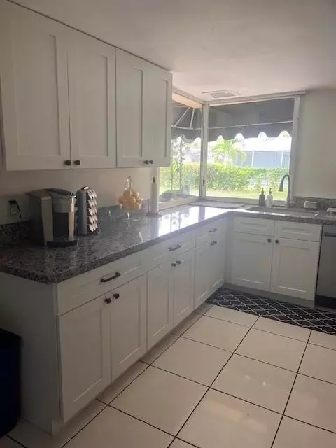 3417 Australian Ct, West Palm Beach, FL 33407
