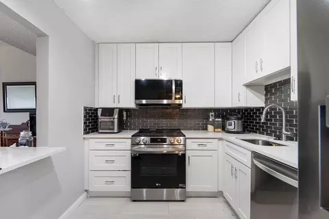 9370 SW 8th St #421, Boca Raton, FL 33428