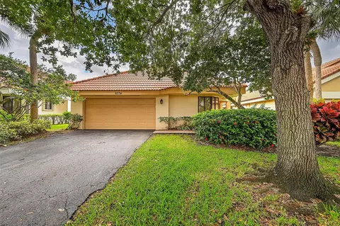 9374 NW 18th Dr, Plantation, FL 33322