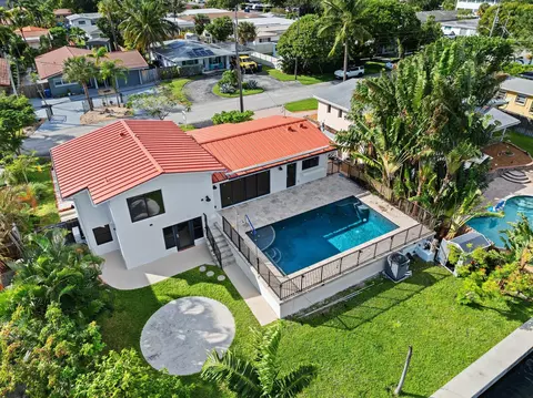 2408 NE 17th Ter, Wilton Manors, FL 33305