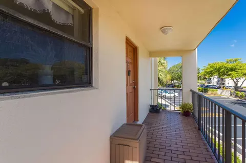 301 N Pine Island Rd #217, Plantation, FL 33324
