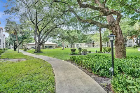 2650 NW 49th Ave #423, Lauderdale Lakes, FL 33313