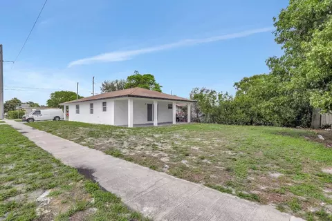 207 SW 5 St, Deerfield Beach, FL 33441