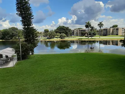 9470 Poinciana Pl #309, Davie, FL 33324