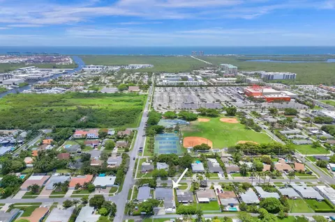 133 NE 2nd Ave, Dania Beach, FL 33004