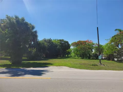 1697 E Main St, Pahokee, FL 33476 photo 12