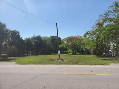 1697 E Main St, Pahokee, FL 33476 photo 4