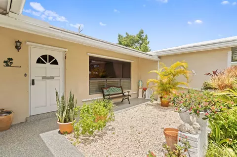 1577 NE 49th St, Oakland Park, FL 33334