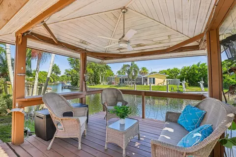 2000 NW 35th St, Oakland Park, FL 33309