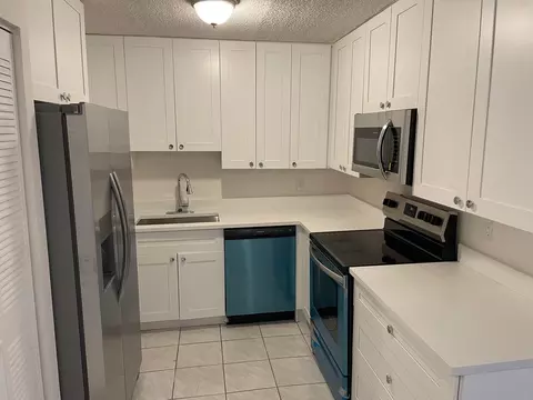 1100 SE 4th Ave #4, Deerfield Beach, FL 33441