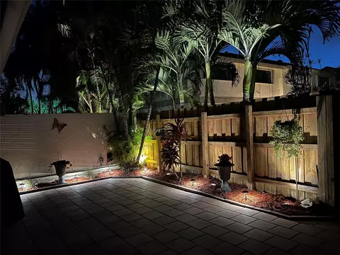 3052 S Oakland Frst #2104, Oakland Park, FL 33309