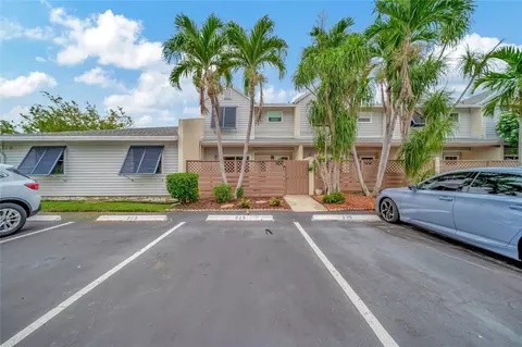 323 W Hemingway Cr #323, Margate, FL 33063