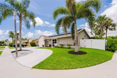 8816 SW 18th Rd, Boca Raton, FL 33433
