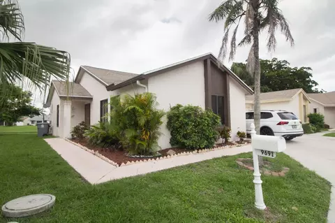 9691 Sunny Isle Cir, Boca Raton, FL 33428