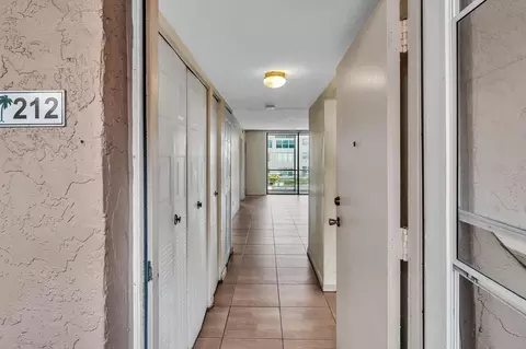 2861 Somerset Dr #212, Lauderdale Lakes, FL 33311