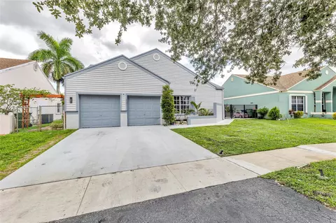 1551 SW 85th Ave, Pembroke Pines, FL 33025