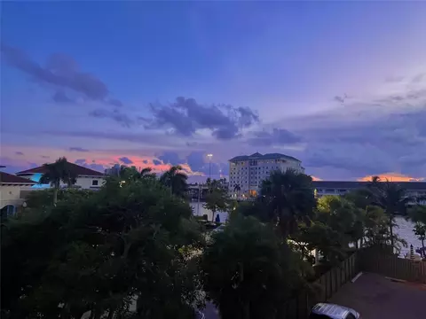 3233 NE 32nd Ave #302, Fort Lauderdale, FL 33308