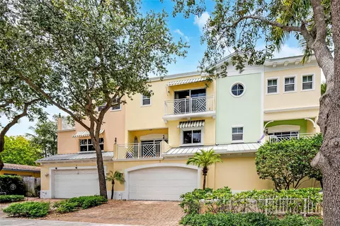 701 SE 16th St #2, Fort Lauderdale, FL 33316