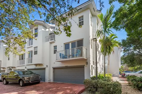 2725 NE 8th Ave #108, Wilton Manors, FL 33334