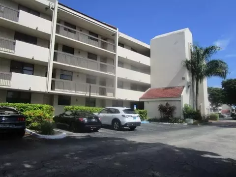 111 Lake Emerald Dr #302, Oakland Park, FL 33309