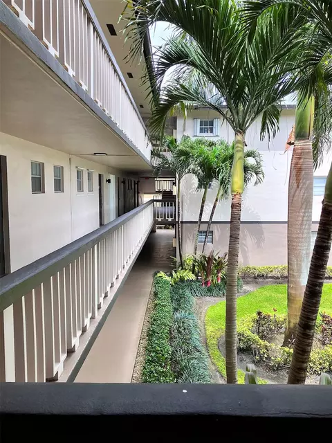 4900 Washington St #211, Hollywood, FL 33021