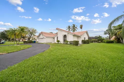 8640 NW 53rd Ct, Coral Springs, FL 33067